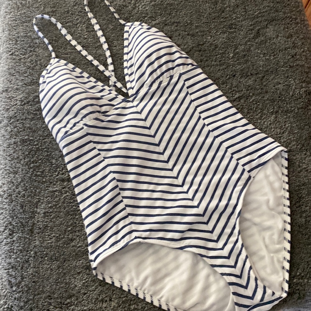 “SPLENDID” is the brand ladies one piece swimsuit 🩱size L Navy & White stripes